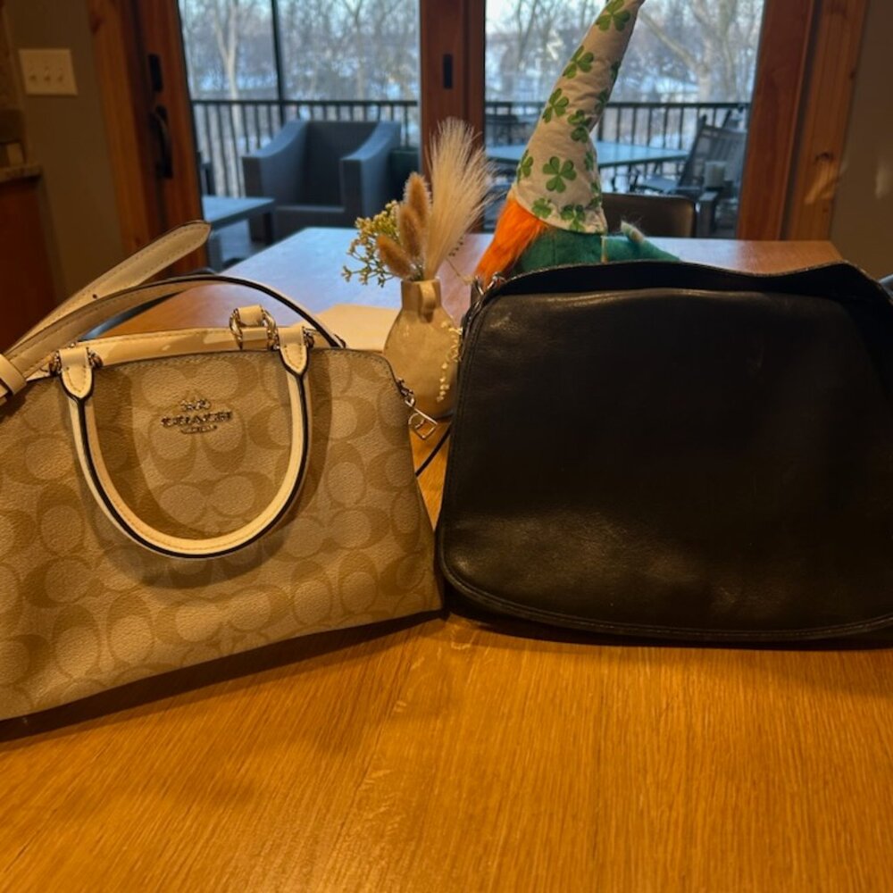 👜 Two Authentic Coach Purses for Sale – Gently Used, Great Condition! 👜